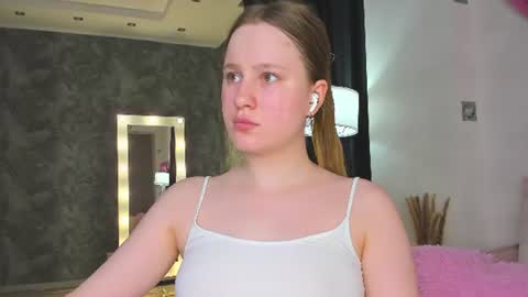 Lina online show from June 11, 2026, 3:26 am