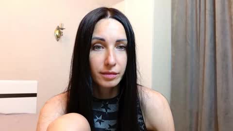 LinaLivee online show from June 6, 2026, 4:44 pm