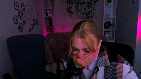 Snapshot of lisa_dark_ chatting on May 12, 2026, 9:39 am Lisa online show from May 12, 2026, 9:39 am