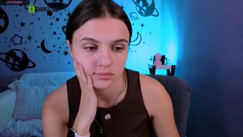 Snapshot of lisa_dark_ chatting on June 13, 2026, 7:23 pm Lisa online show from June 13, 2026, 7:23 pm