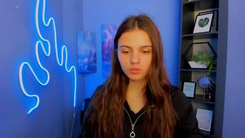 Snapshot of lisa_dark_ chatting on June 15, 2026, 9:44 am Lisa online show from June 15, 2026, 9:44 am