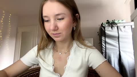 lisasmall online show from July 24, 2026, 4:38 pm