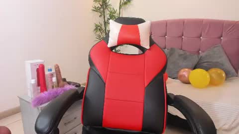 lizzie_williamss online show from July 14, 2026, 3:22 am
