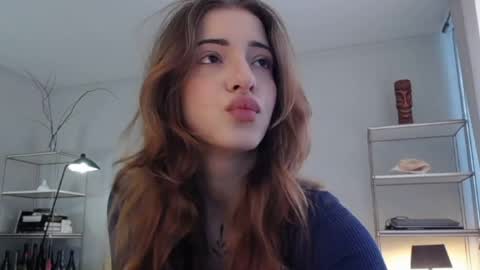 Lola online show from June 3, 2026, 9:12 am