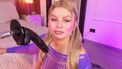 Lola Angel online show from June 17, 2026, 9:27 pm