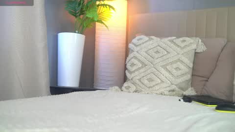 Lola online show from April 25, 2026, 1:41 pm