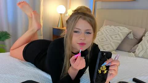 Lola online show from May 22, 2026, 8:10 am