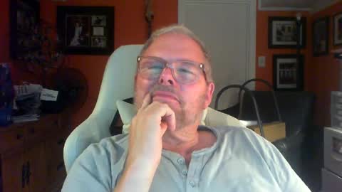 Snapshot of loosegravl chatting on July 19, 2026, 8:23 pm loosegravl online show from July 19, 2026, 8:23 pm