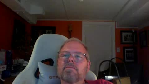 Snapshot of loosegravl chatting on July 20, 2026, 7:38 pm loosegravl online show from July 20, 2026, 7:38 pm