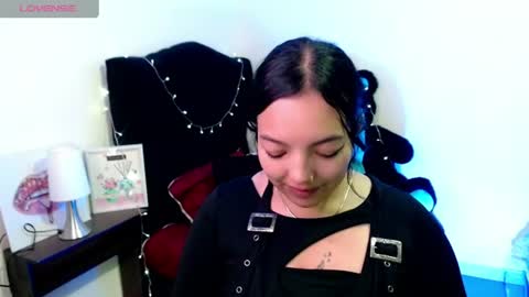 Snapshot of loren_44tits chatting on June 27, 2026, 6:46 pm Loren online show from June 27, 2026, 6:46 pm