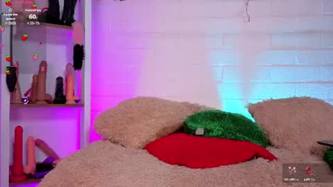 Snapshot of louise_nails chatting on June 25, 2026, 6:12 pm LouIse online show from June 25, 2026, 6:12 pm