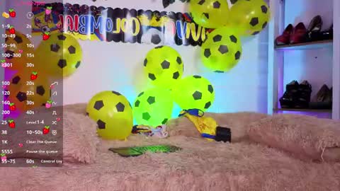 Snapshot of louise_nails chatting on July 4, 2026, 1:56 am LouIse online show from July 4, 2026, 1:56 am