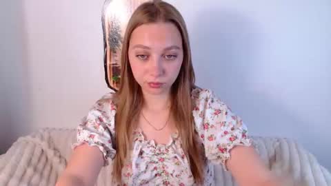 Snapshot of love_bella_ chatting on June 15, 2026, 12:02 am love bella online show from June 15, 2026, 12:02 am
