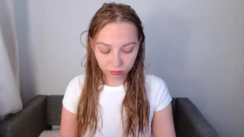 Snapshot of love_bella_ chatting on June 30, 2026, 11:50 pm love bella online show from June 30, 2026, 11:50 pm