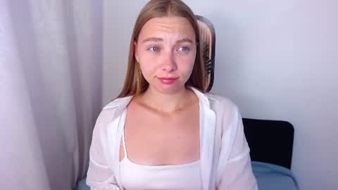 Snapshot of love_bella_ chatting on July 14, 2026, 12:24 am love bella online show from July 14, 2026, 12:24 am