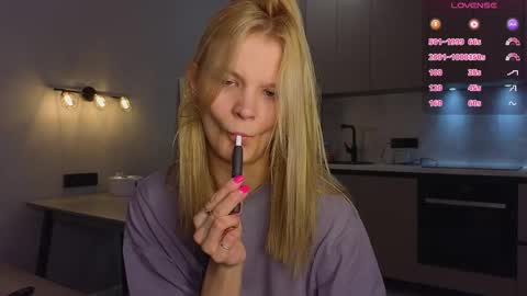 Snapshot of lovely_babyy chatting on April 28, 2026, 4:17 am Jenny online show from April 28, 2026, 4:17 am