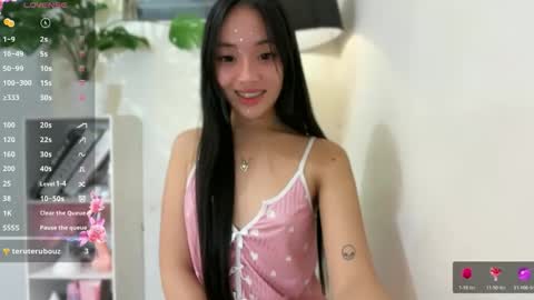 lovely_leah23 online show from June 6, 2026, 9:19 pm