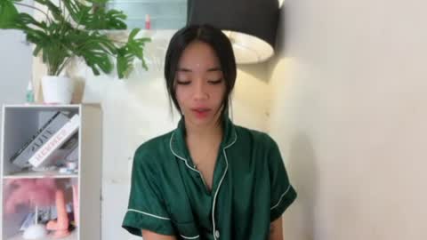 lovely_leah23 online show from June 12, 2026, 11:03 pm