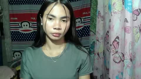 loving_rhean online show from May 19, 2026, 4:02 pm