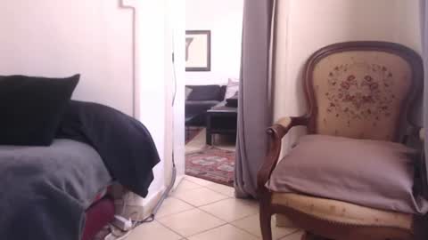 lovio75 online show from June 18, 2026, 8:36 am