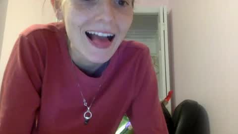 Luci Layne online show from July 2, 2026, 6:47 pm