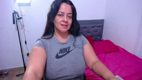 Snapshot of lucia_vonne chatting on June 24, 2026, 1:04 am Lucia Vonne online show from June 24, 2026, 1:04 am