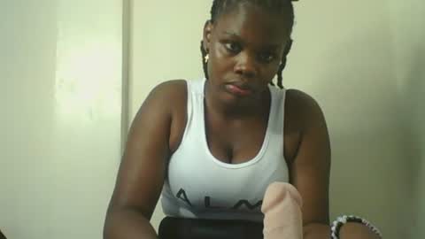 Snapshot of luciaresa chatting on July 14, 2026, 12:00 pm luciaresa online show from July 14, 2026, 12:00 pm