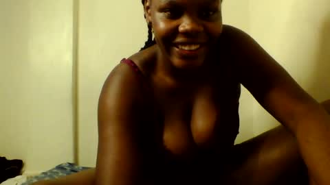 Snapshot of luciaresa chatting on July 21, 2026, 1:35 pm luciaresa online show from July 21, 2026, 1:35 pm