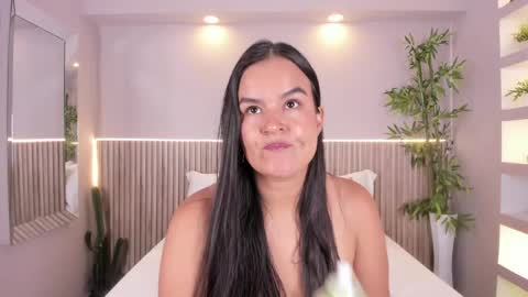 Snapshot of luciemillerr chatting on April 17, 2026, 5:05 pm lucie online show from April 17, 2026, 5:05 pm