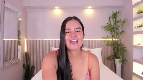 Snapshot of luciemillerr chatting on April 23, 2026, 5:15 pm lucie online show from April 23, 2026, 5:15 pm