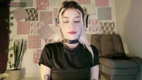 luckysapphire777 online show from June 6, 2026, 1:27 pm