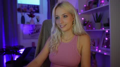 Snapshot of lucy_cutie_ chatting on July 24, 2026, 6:17 pm Cutie Lucy online show from July 24, 2026, 6:17 pm