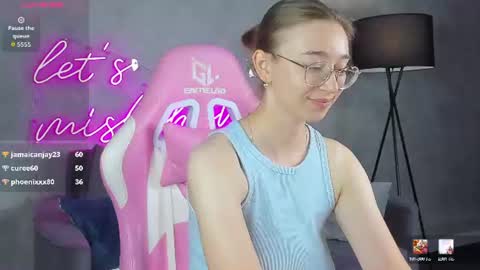 Snapshot of lucyy_green chatting on July 5, 2026, 4:19 am Lucy online show from July 5, 2026, 4:19 am