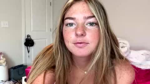Snapshot of luluxoxo3 chatting on May 5, 2026, 4:26 pm Lulu online show from May 5, 2026, 4:26 pm
