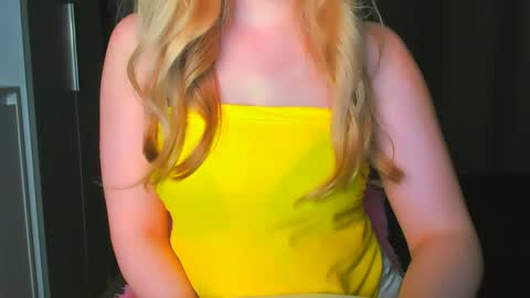 Snapshot of luna1vibe chatting on May 1, 2026, 9:30 pm luna1vibe online show from May 1, 2026, 9:30 pm