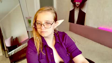 Luna online show from June 21, 2026, 7:05 pm