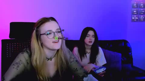 luna_berryy online show from June 11, 2026, 2:53 am
