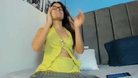luna_honey9 online show from June 25, 2026, 5:12 am