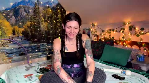 Snapshot of luna_leena chatting on December 18, 2024, 2:49 pm Aspen online show from December 18, 2024, 2:49 pm