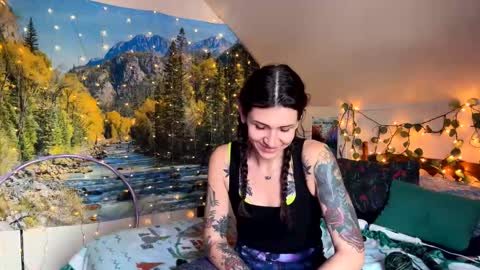Snapshot of luna_leena chatting on December 18, 2024, 5:52 pm Aspen online show from December 18, 2024, 5:52 pm