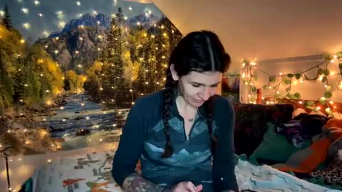 Snapshot of luna_leena chatting on December 20, 2024, 9:39 pm Aspen online show from December 20, 2024, 9:39 pm