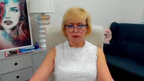 L u n a online show from June 18, 2026, 6:35 am