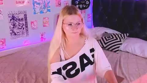 Snapshot of lunariafox chatting on July 28, 2026, 7:39 pm lunariafox online show from July 28, 2026, 7:39 pm