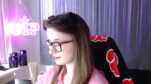 LunaXcherry online show from June 21, 2026, 11:13 am