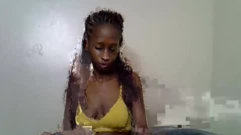 lutino_lovebirds online show from May 17, 2026, 8:16 pm