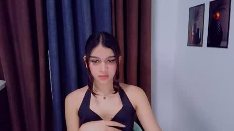 queen lux online show from August 5, 2026, 8:28 am