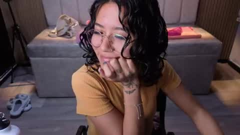 lynn_turner_ online show from June 18, 2026, 1:04 pm