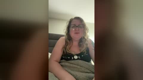 Snapshot of lynnexoxo chatting on August 8, 2026, 3:41 am Lynne online show from August 8, 2026, 3:41 am