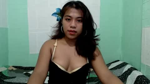 Snapshot of lynskaye2005 chatting on July 3, 2026, 9:54 pm Lyn online show from July 3, 2026, 9:54 pm