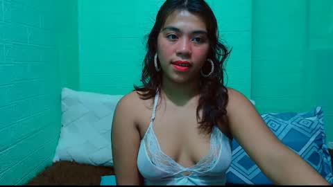 Snapshot of lynskaye2005 chatting on July 22, 2026, 9:28 pm Lyn online show from July 22, 2026, 9:28 pm